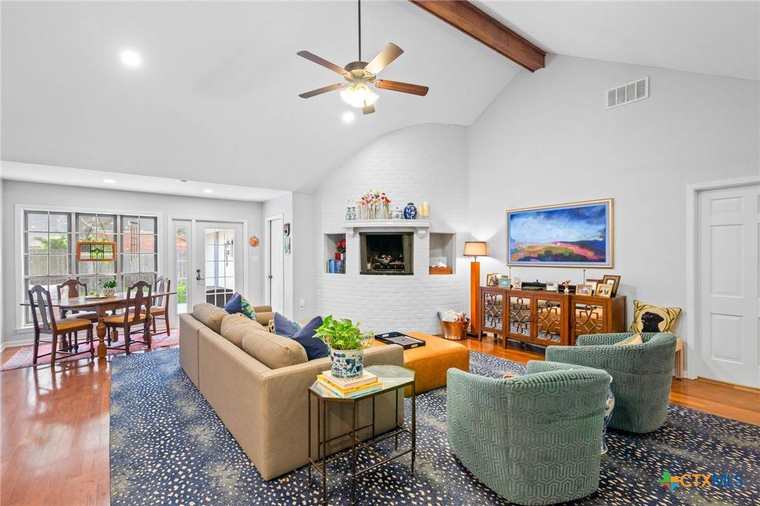 Victoria, TX 77904,407 Pasadena DR