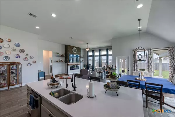 1900 Edgecreek, Seguin, TX 78155