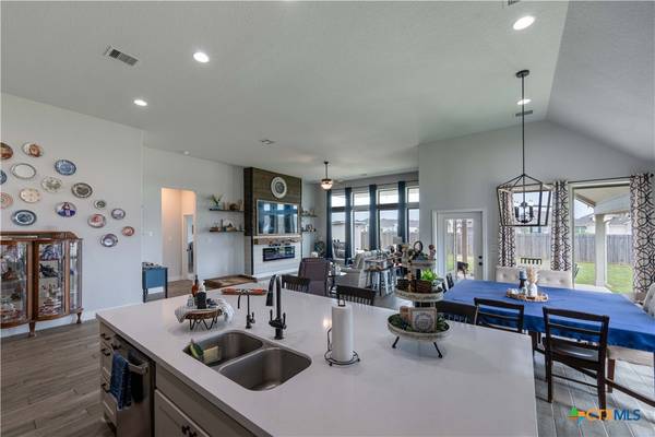 1900 Edgecreek, Seguin, TX 78155