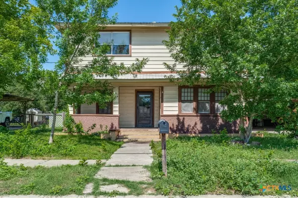 922 N Bowie ST, Seguin, TX 78155