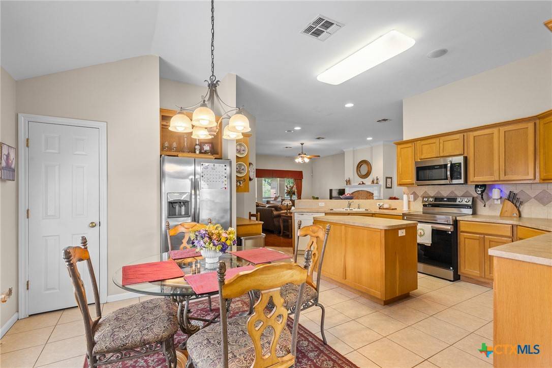 Victoria, TX 77901,301 Deerchase