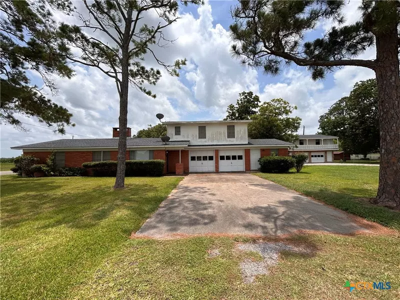 614 Apollo DR, Edna, TX 77957