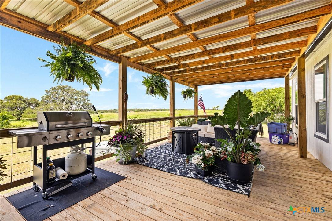 Flatonia, TX 78941,744 E Wiedemann RD