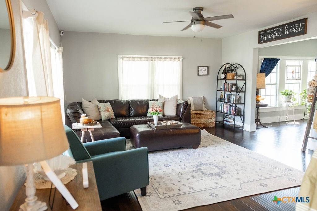 Shiner, TX 77984,403 E 13th ST