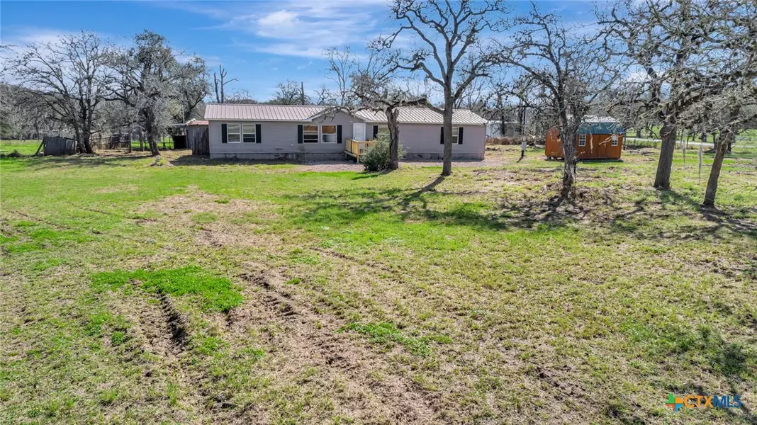 233 Chris Thompson RD, Victoria, TX 77905