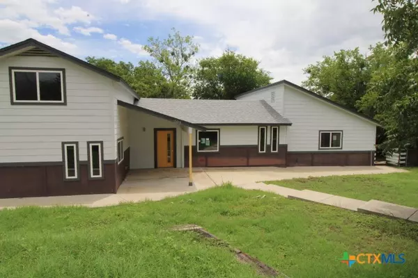 203 N Spring ST, Lampasas, TX 76550