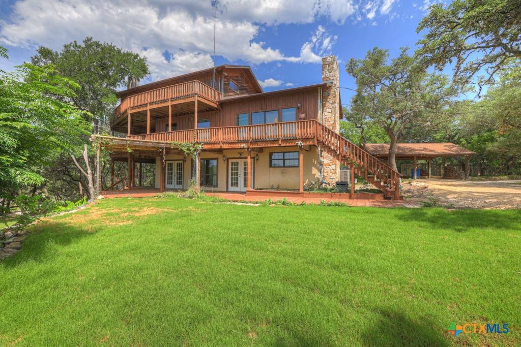 642 Lakebreeze DR, Canyon Lake, TX 78133