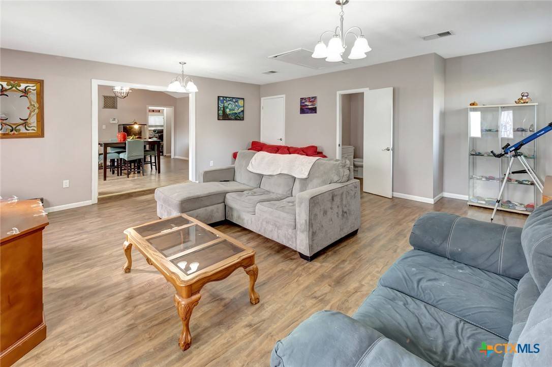 Victoria, TX 77905,204 Dover ST