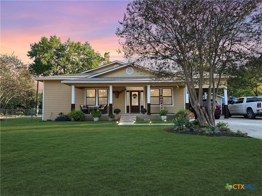 720 E Travis ST, Luling, TX 78648