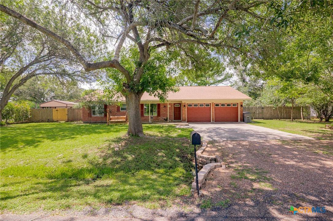 Victoria, TX 77904,704 Kelly Crick RD