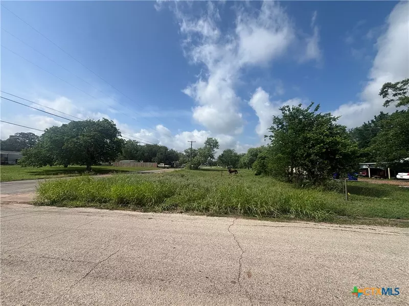 000 Concrete ST, Yoakum, TX 77995