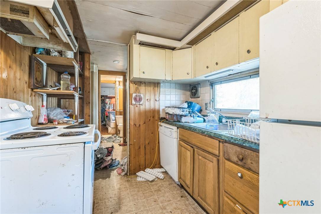 Hallettsville, TX 77964,401 Walnut ST