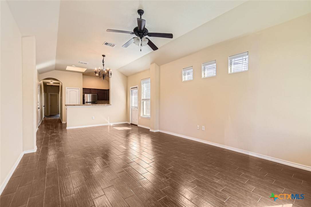 101 Creekside Villa DR, Kyle, TX 78640