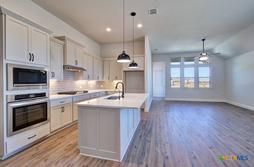 Schertz, TX 78154,12196 Heartvine Parkway