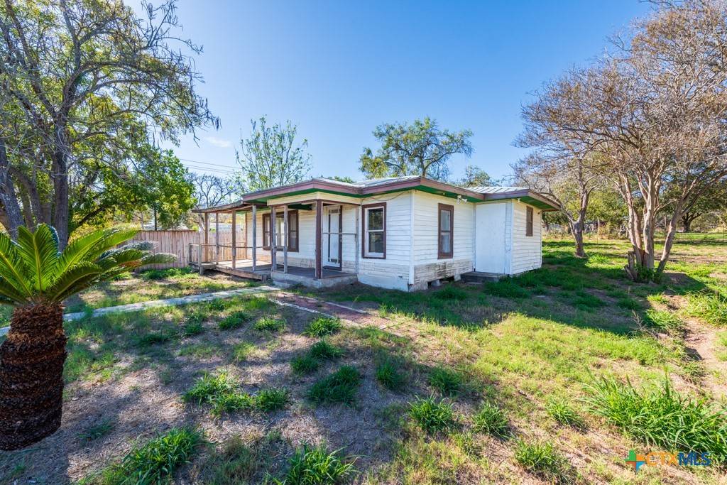 210 S Monterey ST, Smiley, TX 78159