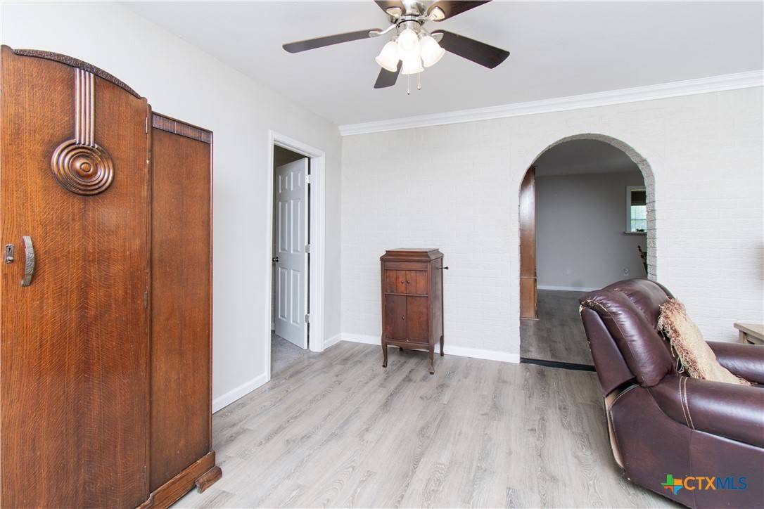 Cameron, TX 76520,507 E 1st ST
