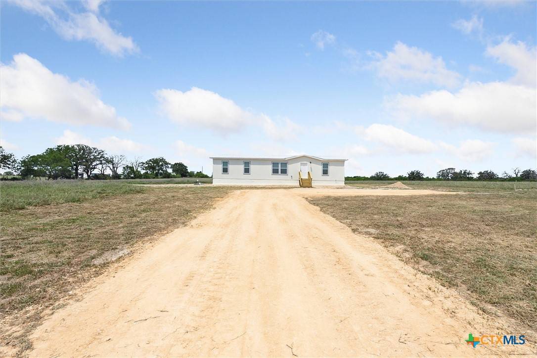 Flatonia, TX 78941,1287 County Road 402