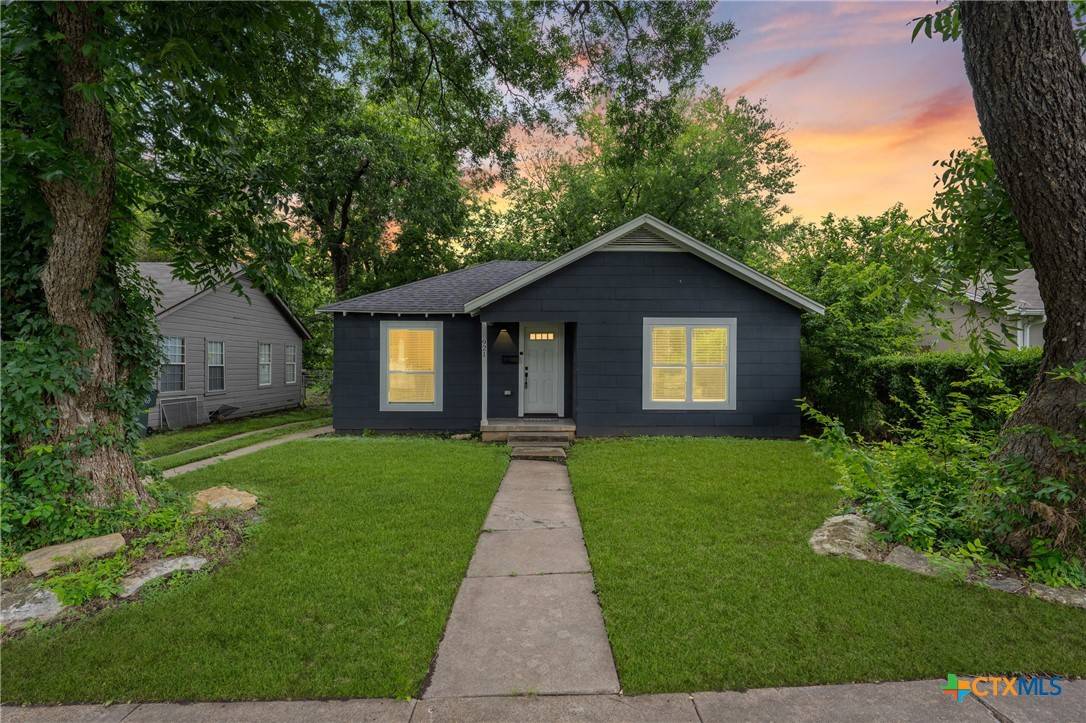 921 N 10th ST, Temple, TX 76501