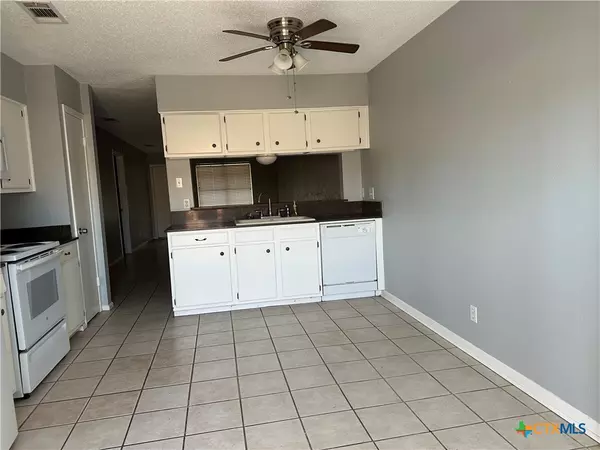 Seguin, TX 78155,1051 Country Club DR #27