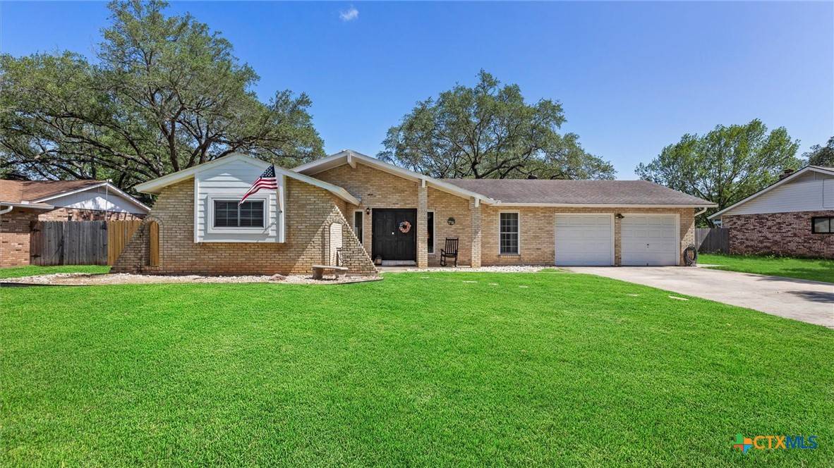 1703 Redwood ST, Seguin, TX 78155