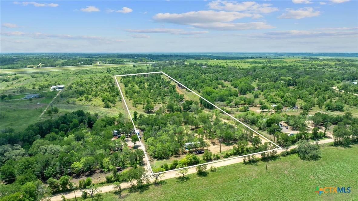1633 Boggy Creek RD, Lockhart, TX 78644