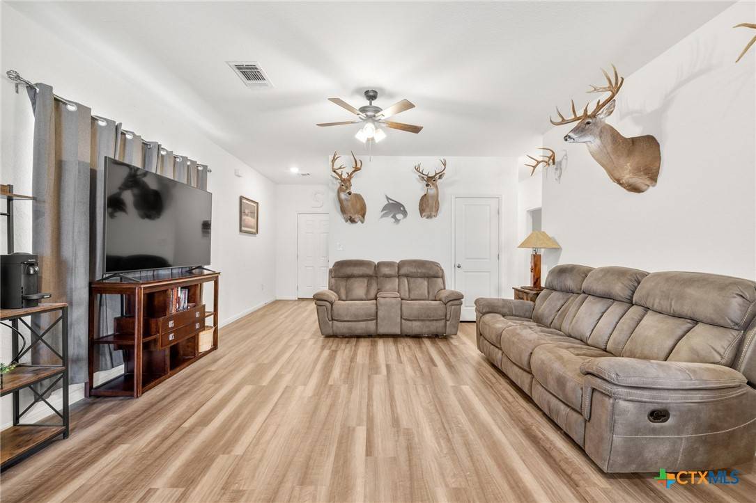 Jarrell, TX 76537,221 Comancheros RD