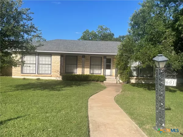601 S Arnold ST, Lampasas, TX 76550