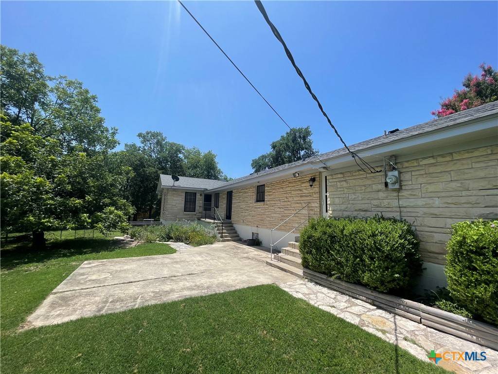 Lampasas, TX 76550,601 S Arnold ST