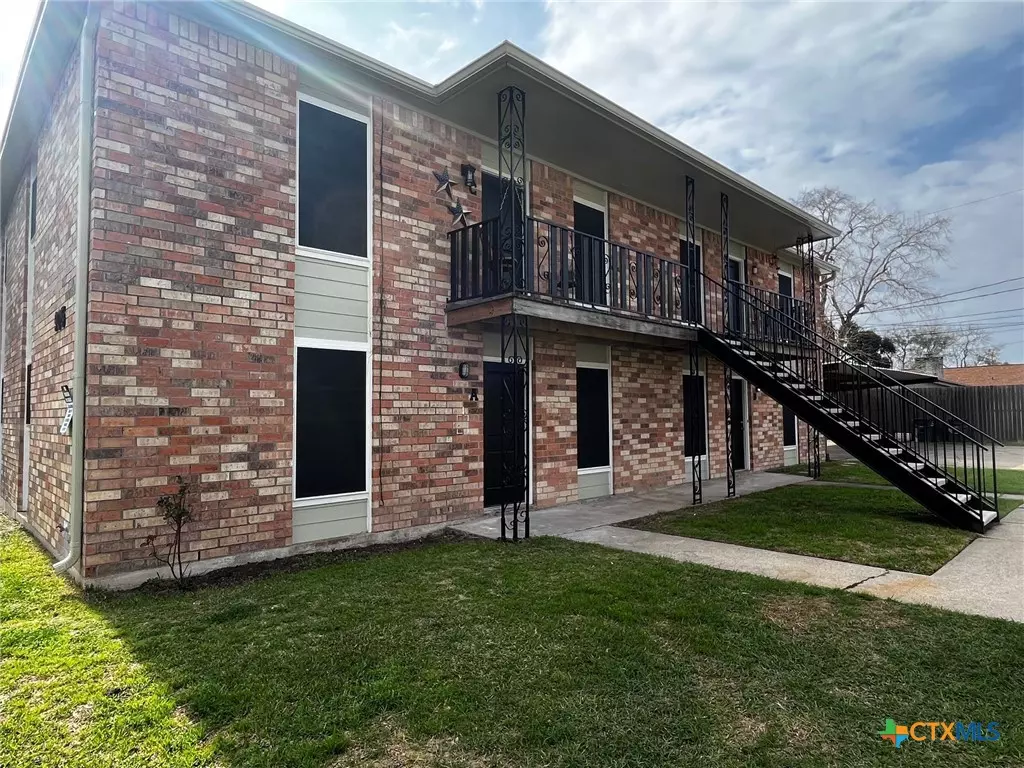 Victoria, TX 77904,905 Simpson RD #B
