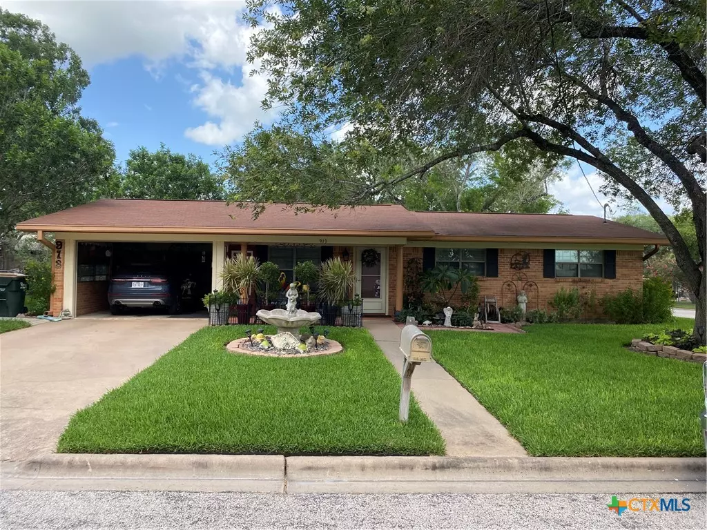 Shiner, TX 77984,913 S Welhausen AVE