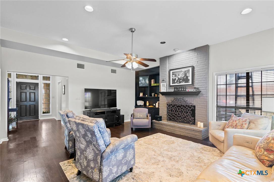 Victoria, TX 77904,504 Masters DR
