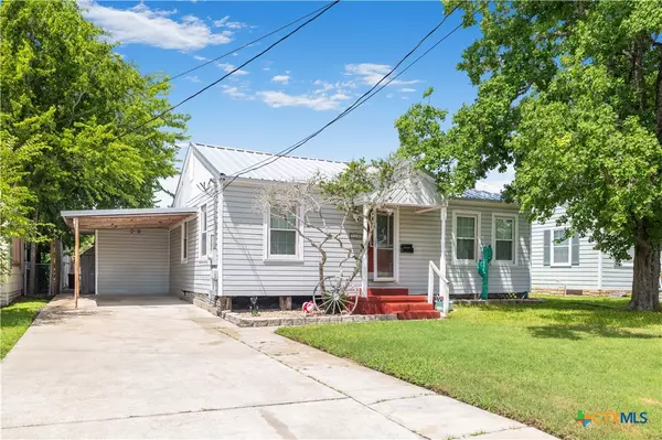 516 2nd ST, Cuero, TX 77954