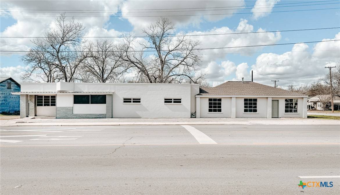 305 N Laurent ST, Victoria, TX 77901
