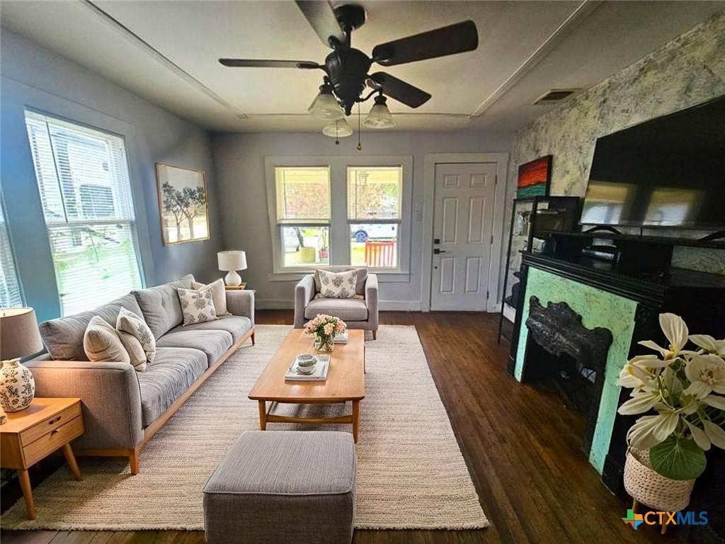 Seguin, TX 78155,212 Duggan ST