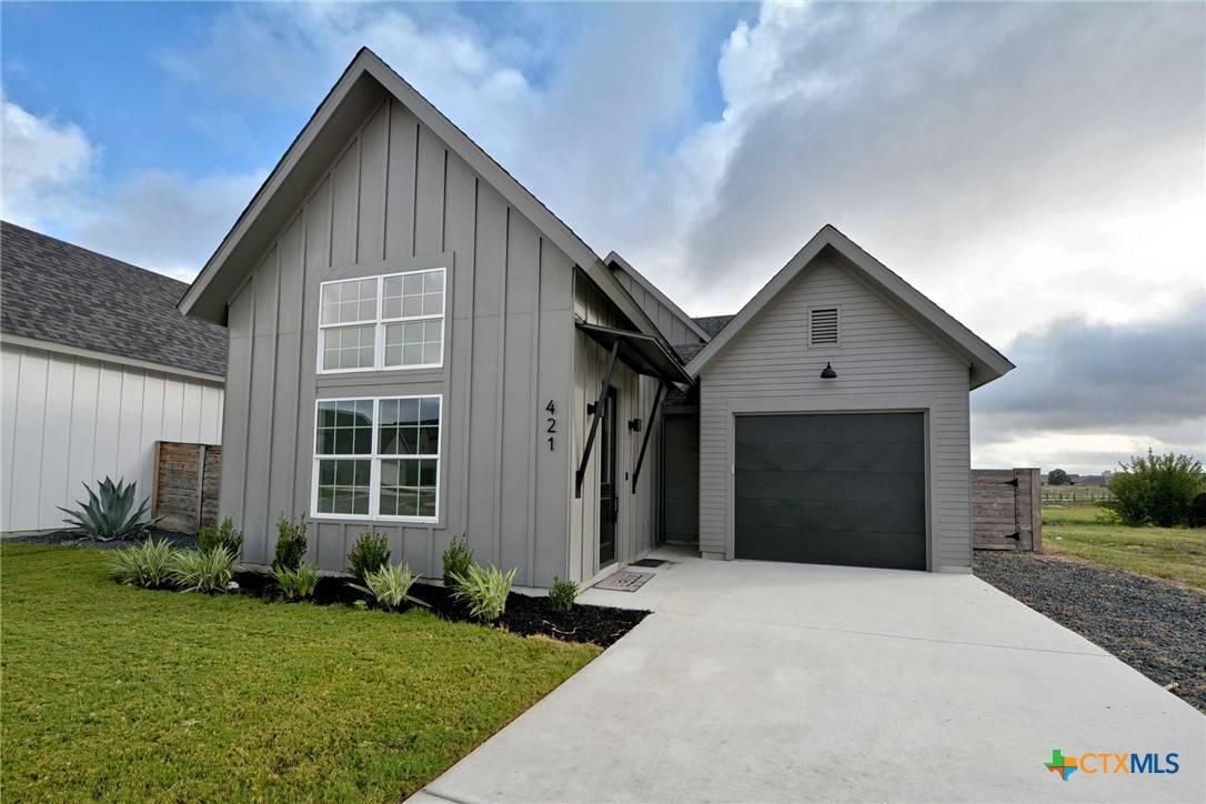 421 Constance DR, New Braunfels, TX 78130