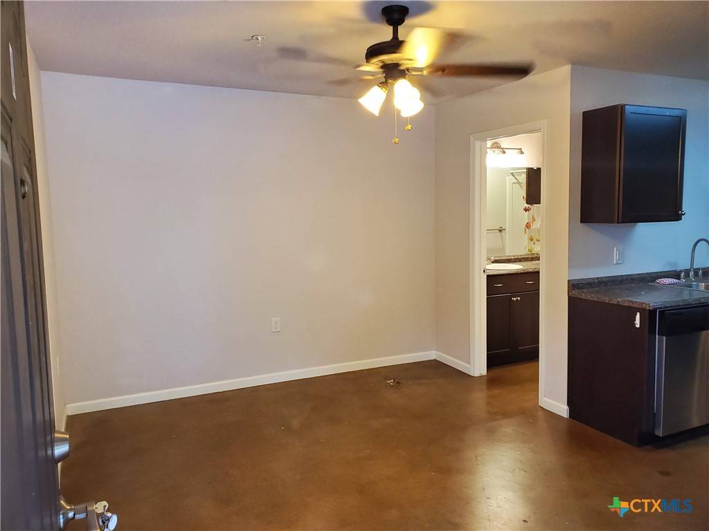 1037 W Court ST #B, Seguin, TX 78155