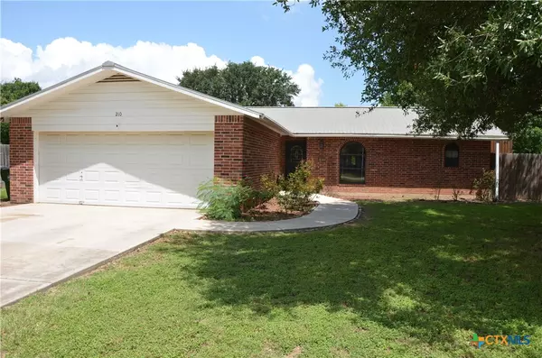210 Meadow LN, Martindale, TX 78655
