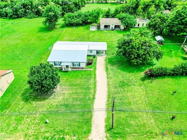 507 E 1st ST, Cameron, TX 76520