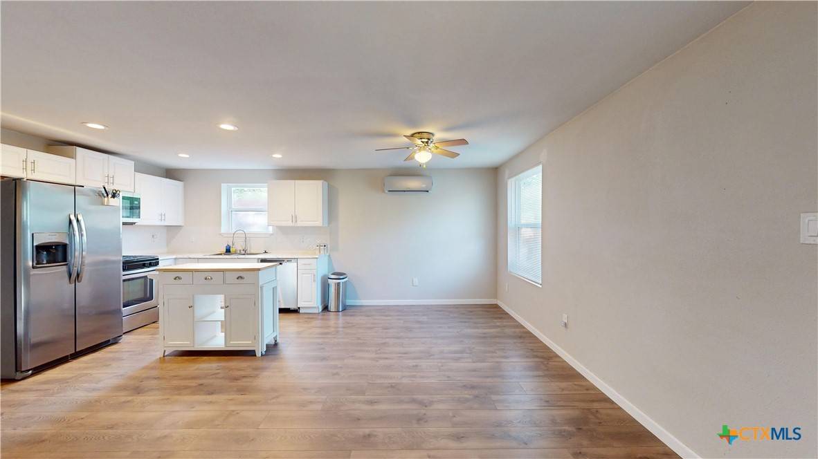 Seguin, TX 78155,604 E New Braunfels ST