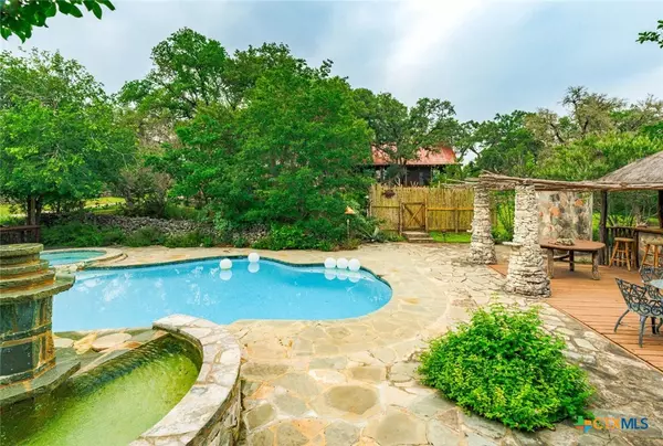 1218 Oakwood LOOP, San Marcos, TX 78666