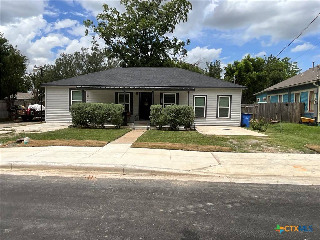 1210 N Milam ST, Seguin, TX 78155