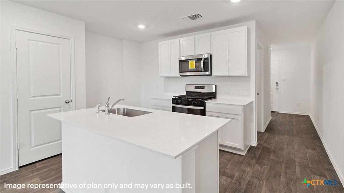 Seguin, TX 78155,914 Indian WAY