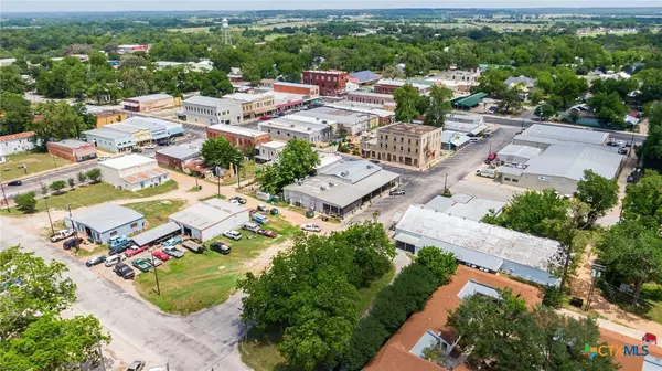 Smithville, TX 78957,202 NE 2nd ST