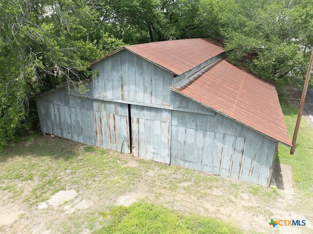 Schulenburg, TX 78956,718 N Main ST