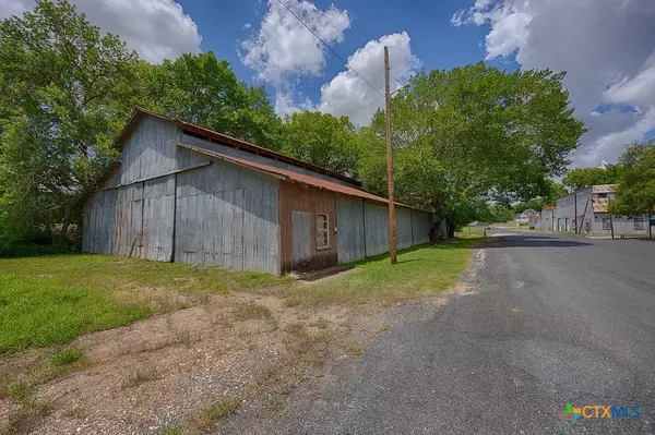 Schulenburg, TX 78956,718 N Main ST