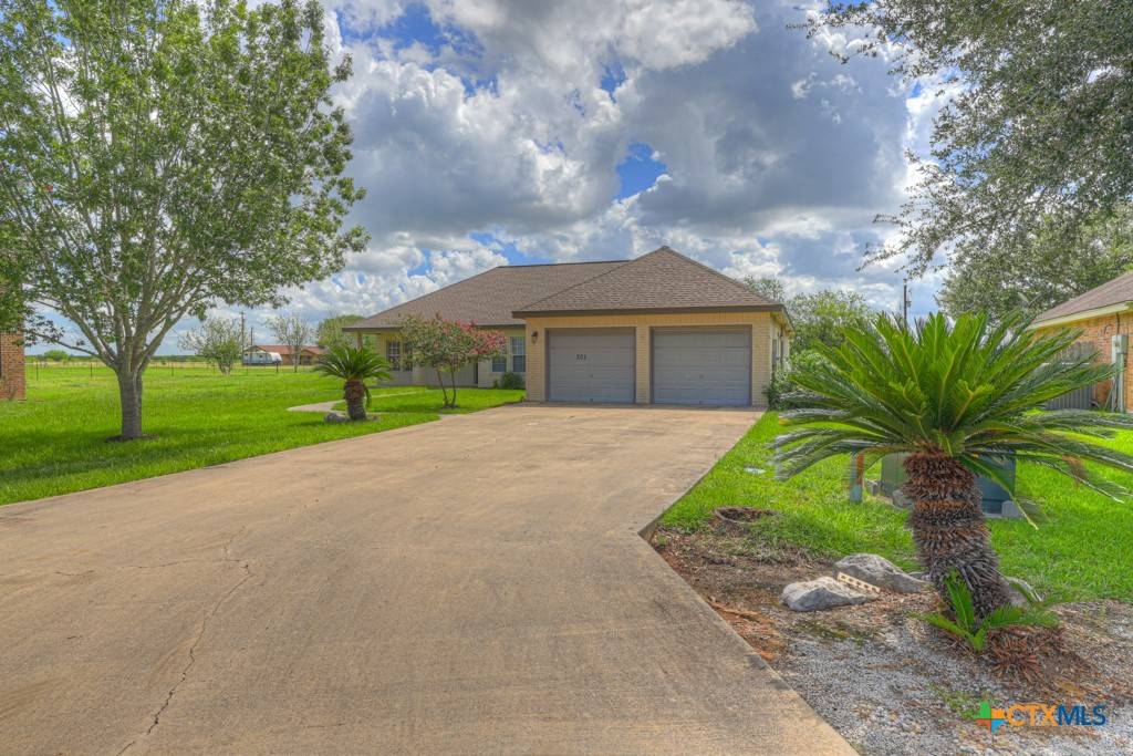 Seguin, TX 78155,201 Castlewood DR