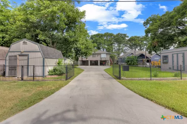 1321 E Zipp RD, New Braunfels, TX 78130