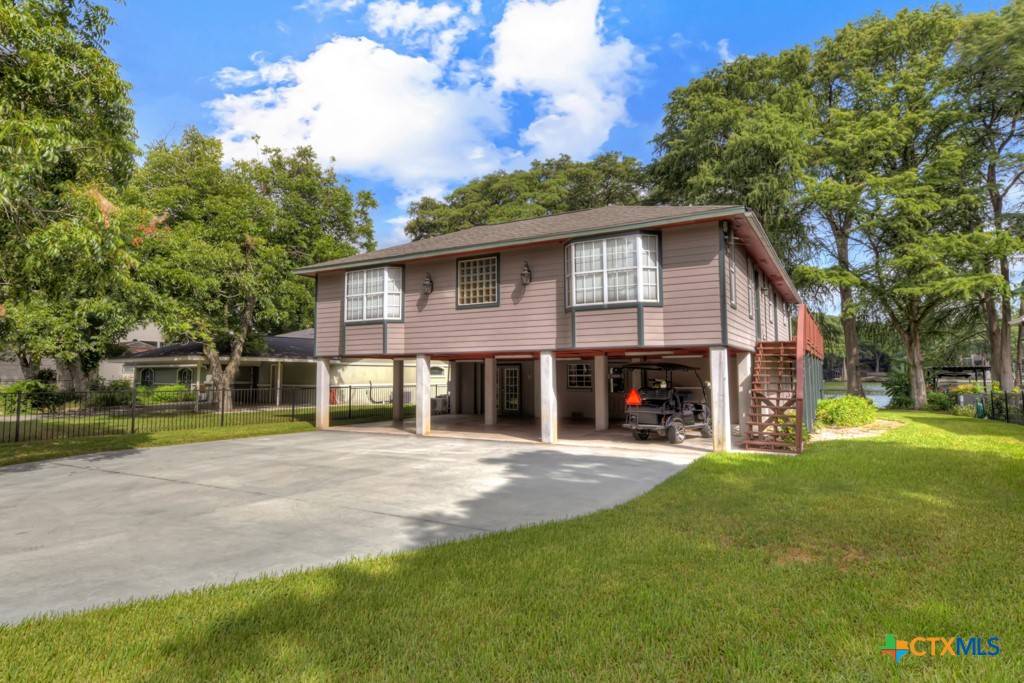 New Braunfels, TX 78130,1321 E Zipp RD