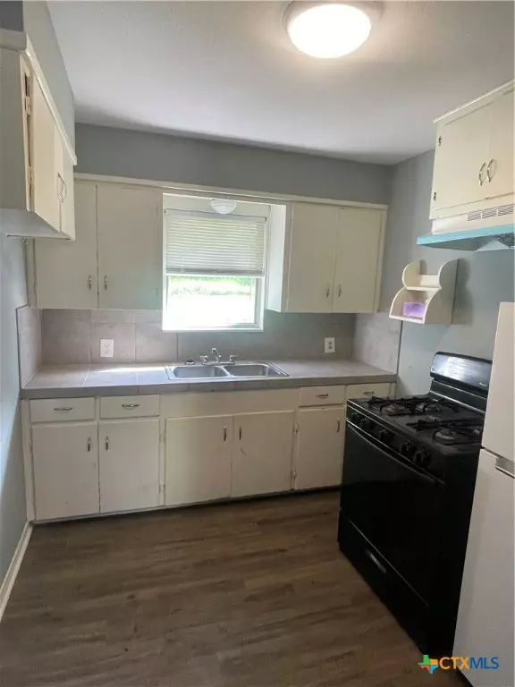 Victoria, TX 77901,704 E 2nd ST