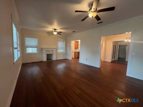 Luling, TX 78648,317 S Magnolia AVE